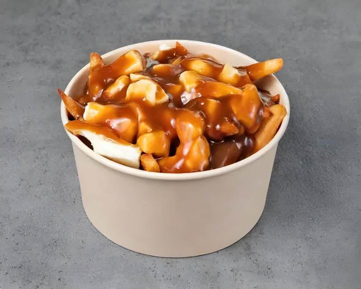 Notre restaurant propose une large gamme de poutines pour réjouir tous les palais gustatifs
